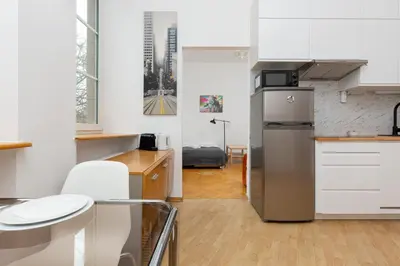 Kuchnia lub aneks kuchenny w obiekcie Downtown Studio Apartment by the Park by Noclegi Renters