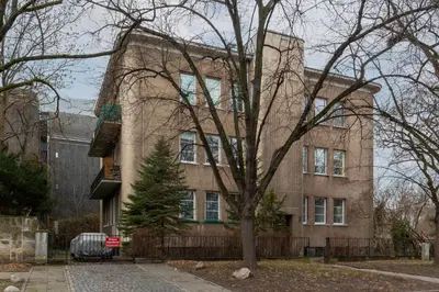 Budynek, w którym mieści się apartament
