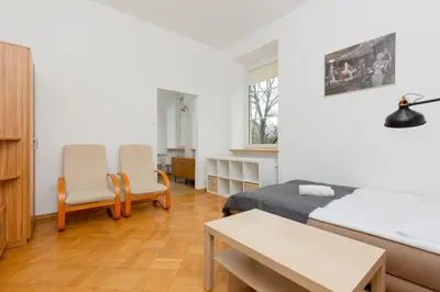 Część wypoczynkowa w obiekcie Downtown Studio Apartment by the Park by Noclegi Renters