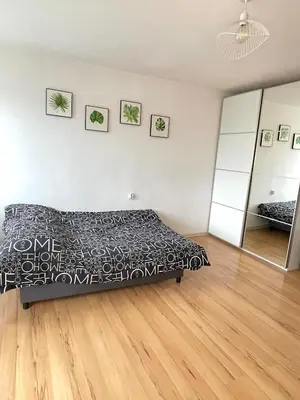 Łóżko lub łóżka w pokoju w obiekcie 15 min Stare Miasto D&A Apartments Darwina