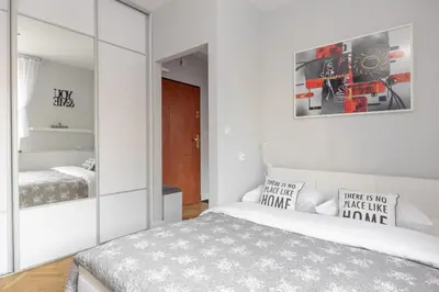 Łóżko lub łóżka w pokoju w obiekcie Elektoralna City Style Apartment by BookingHost
