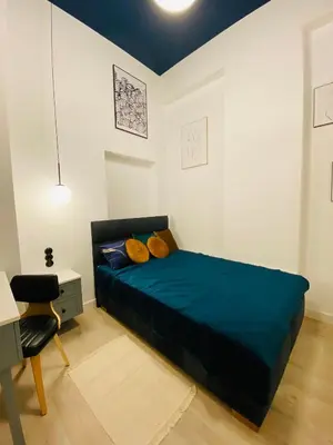 Łóżko lub łóżka w pokoju w obiekcie 1 Bedroom Apartment 3 minute walk to Wilenska Metro