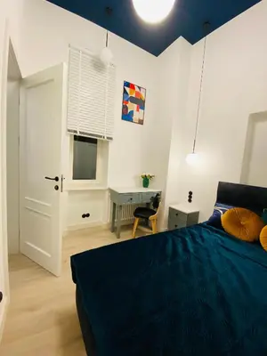 Łóżko lub łóżka w pokoju w obiekcie 1 Bedroom Apartment 3 minute walk to Wilenska Metro