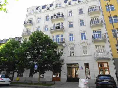 Budynek, w którym mieści się apartament