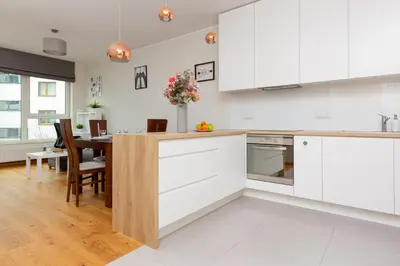 Kuchnia lub aneks kuchenny w obiekcie Kolorowy Gocław Apartment by Noclegi Renters