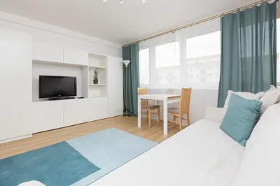 Telewizja i/lub zestaw kina domowego w obiekcie Studio Apartment Mokotów Malawskiego by Noclegi Renters