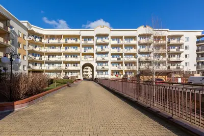 Budynek, w którym mieści się apartament