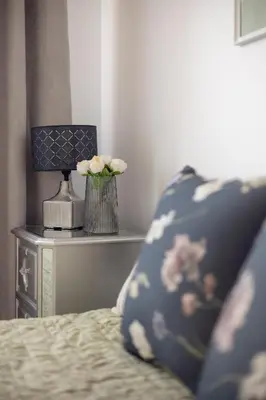 Łóżko lub łóżka w pokoju w obiekcie Sadyba Purple Luxury Apartment by BookingHost