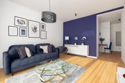 Część wypoczynkowa w obiekcie Sadyba Purple Luxury Apartment by BookingHost