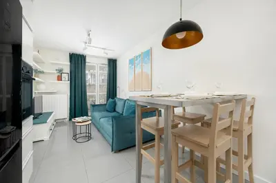 Kuchnia lub aneks kuchenny w obiekcie Apartment Rakowska Warsaw Włochy by Noclegi Renters