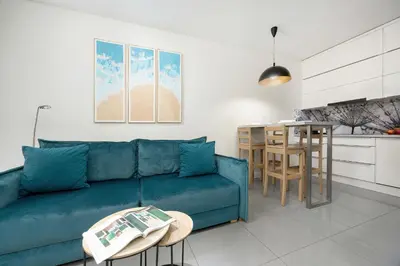 Kuchnia lub aneks kuchenny w obiekcie Apartment Rakowska Warsaw Włochy by Noclegi Renters