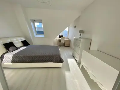 Łóżko lub łóżka w pokoju w obiekcie Penthouse 2 Bedroom Designer Apartment