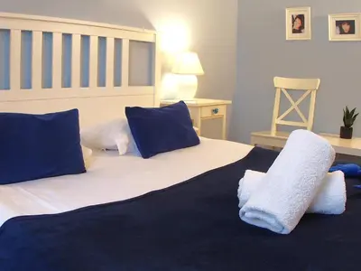 Łóżko lub łóżka w pokoju w obiekcie Chmielna Guest House