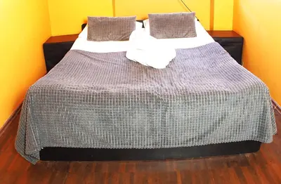 Łóżko lub łóżka w pokoju w obiekcie Chmielna Guest House
