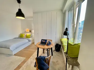 Łóżko lub łóżka w pokoju w obiekcie HOLIDAY 2 WiFi 300Mbs 70’TV Netflix HBO Max Apple