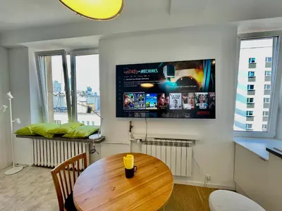 Telewizja i/lub zestaw kina domowego w obiekcie HOLIDAY 2 WiFi 300Mbs 70’TV Netflix HBO Max Apple