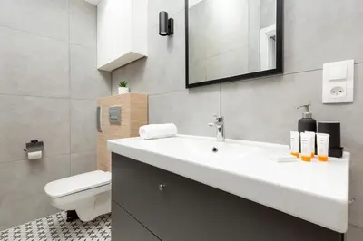 Łazienka w obiekcie Central Apartment Emilii Plater by Noclegi Renters