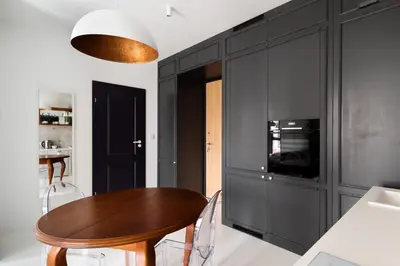 Łóżko lub łóżka w pokoju w obiekcie Wola Artistic Designer Apartment by BookingHost