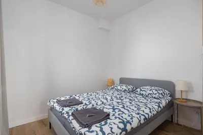 Łóżko lub łóżka w pokoju w obiekcie Warsaw-Aparts Herbu Janina Szpital