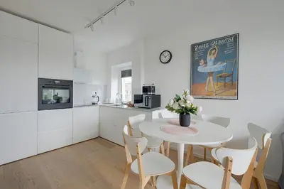 Kuchnia lub aneks kuchenny w obiekcie Luxurious 3BR APT Center