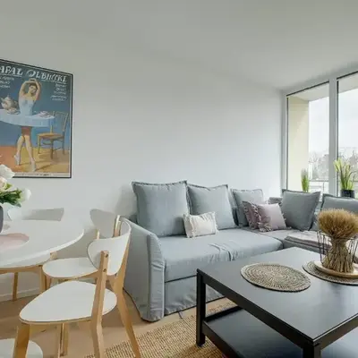 Luxurious 3BR APT Center