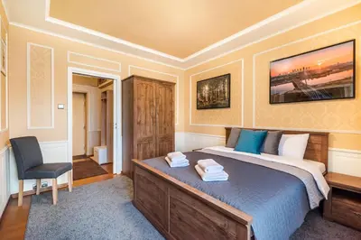 Łóżko lub łóżka w pokoju w obiekcie City Centre Open View Apartment by BookingHost