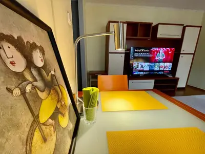 Telewizja i/lub zestaw kina domowego w obiekcie New HALA WiFi 70’TV Netflix HBO Max AppletTV+