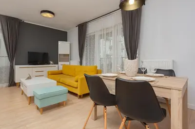 Telewizja i/lub zestaw kina domowego w obiekcie Active City Apartments Warsaw by Noclegi Renters