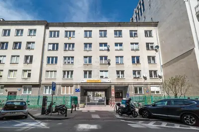Budynek, w którym mieści się apartament