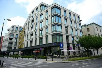 Budynek, w którym mieści się apartament
