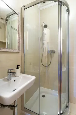 Łazienka w obiekcie Apartament luster i obrazów