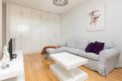 Telewizja i/lub zestaw kina domowego w obiekcie Apartament Na Woli Sowińskiego by Noclegi Renters