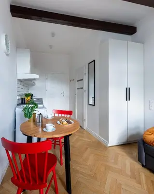 Kuchnia lub aneks kuchenny w obiekcie Wspólna 54A - Red - Good Apartments