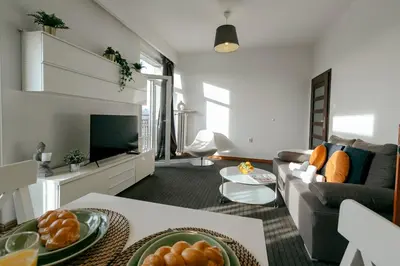 Część wypoczynkowa w obiekcie Plac Konstytucji 6 Orange - Apartament dla 4 osób - Bezpłatny parking - Free parking - piękny widok na panoramę Warszawy