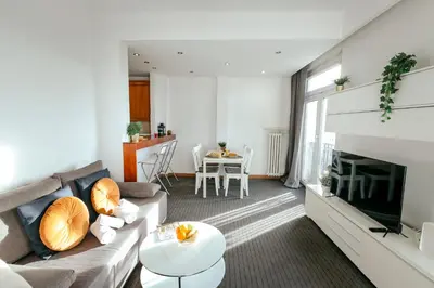 Część wypoczynkowa w obiekcie Plac Konstytucji 6 Orange - Apartament dla 4 osób - Bezpłatny parking - Free parking - piękny widok na panoramę Warszawy