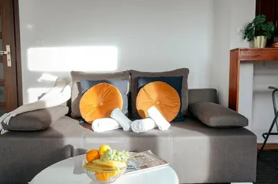 Część wypoczynkowa w obiekcie Plac Konstytucji 6 Orange - Apartament dla 4 osób - Bezpłatny parking - Free parking - piękny widok na panoramę Warszawy