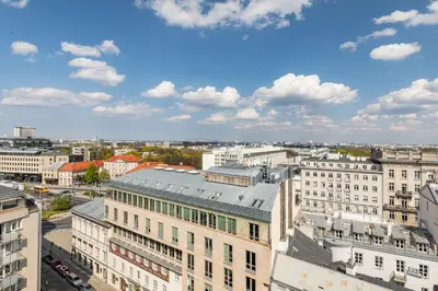 Widok na miasto Warszawa z tego apartamentu