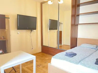 Telewizja i/lub zestaw kina domowego w obiekcie Your Apart Powiśle Fabryczna Warszawa