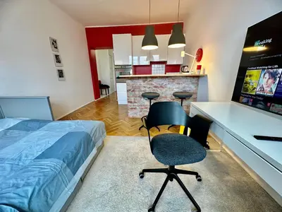 Kuchnia lub aneks kuchenny w obiekcie Super BEAUTY metro WiFi 65’TV Netflix HBO AppleTV+