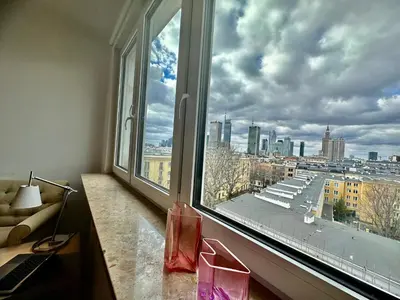 Widok na miasto Warszawa z tego apartamentu