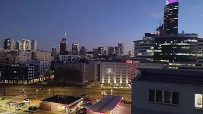 Widok na miasto Warszawa z tego apartamentu