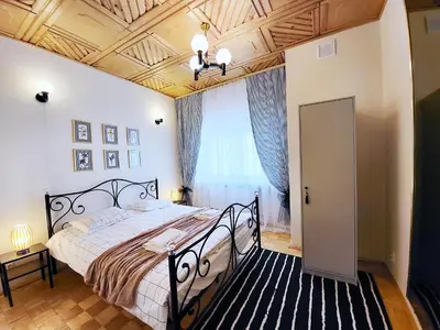 Łóżko lub łóżka w pokoju w obiekcie HUSARSKA 60