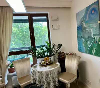 Część wypoczynkowa w obiekcie Uroczy apartament 2 osobne pokoje Marina Royal Palace