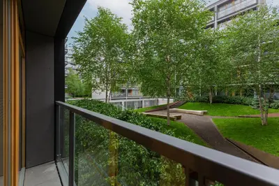 Ogród w obiekcie Kolejowa Apartments Warsaw by Noclegi Renters