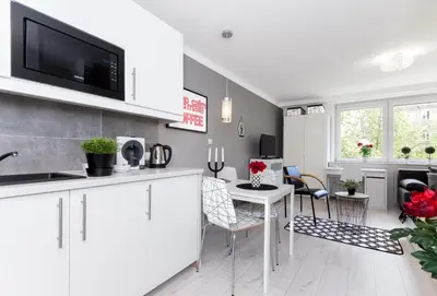Kuchnia lub aneks kuchenny w obiekcie Warsawrent Hit Apartments