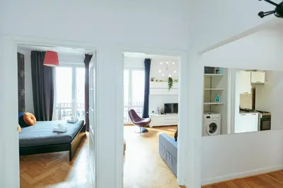Łóżko lub łóżka w pokoju w obiekcie Plac Konstytucji 6 Grey - Bezpłatny garaż podziemny - Free Parking - Apartament dla 4 osób