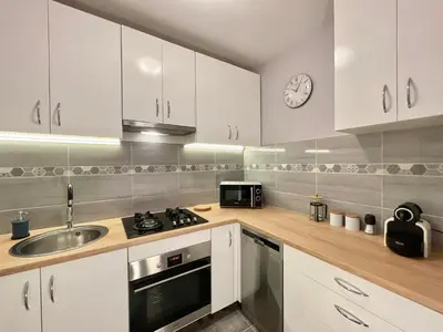 Kuchnia lub aneks kuchenny w obiekcie Apartament przy Atrium, stacja metra Rondo ONZ
