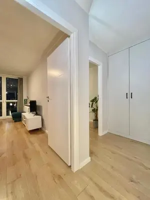 Telewizja i/lub zestaw kina domowego w obiekcie Apartament przy Atrium, stacja metra Rondo ONZ