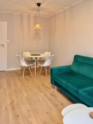 Część wypoczynkowa w obiekcie Apartament przy Atrium, stacja metra Rondo ONZ