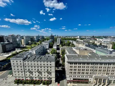 Widok na miasto Warszawa z tego apartamentu